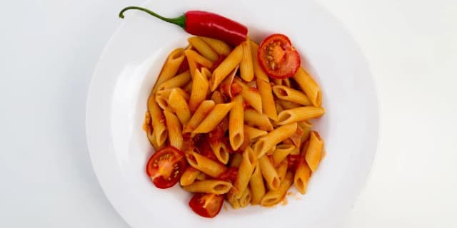 Penne all'arrabbiata - łatwy przepis na pikantne danie włoskie Penne all'arrabbiata - łatwy przepis na pikantne danie włoskie